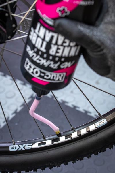 Muc-Off No Puncture Hassle Inner Tube Sealant 1L Produktbild 4