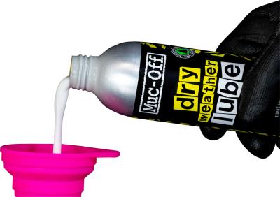 Muc-Off Mini Collapsible Silicone Funnel Produktbild 4