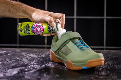 Muc-Off Helmet Foam Fresh 400ml Produktbild 3