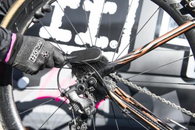 Muc-Off Tyre & Cassette Brush Produktbild 1