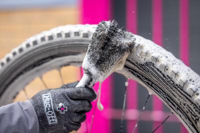 Muc-Off Brush - 2 Prong Produktbild 3